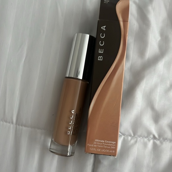 Becca Ultimate Coverage foundation! - Picture 3 of 3